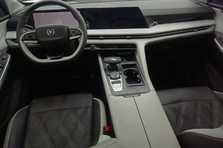 Used CHANGAN CS75 PLUS 2023 3rd Generation 1.5T Automatic Prestige Model Center Console