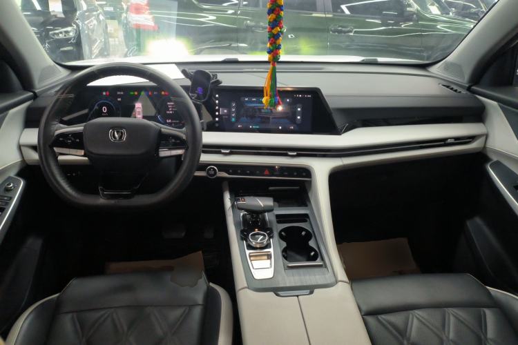 Used CHANGAN CS75 PLUS 2023 3rd Generation 1.5T Automatic Prestige Model Center Console