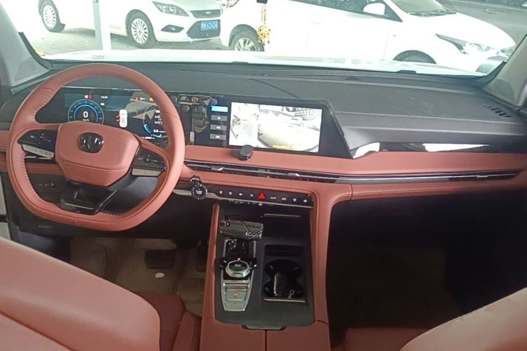 Used CHANGAN CS75 PLUS 2023 3rd Generation 1.5T Automatic Prestige Model Center Console