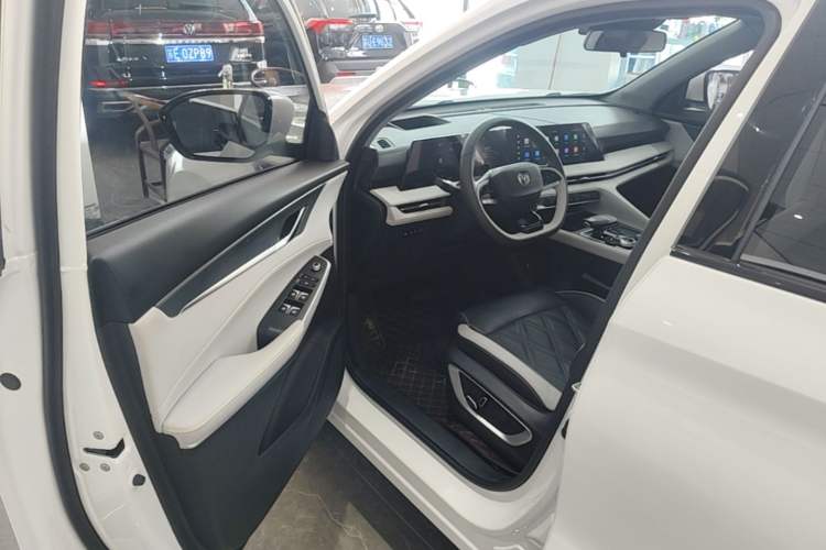 Used CHANGAN CS75 PLUS 2023 3rd Generation 1.5T Automatic Pilot Model Driver Seat