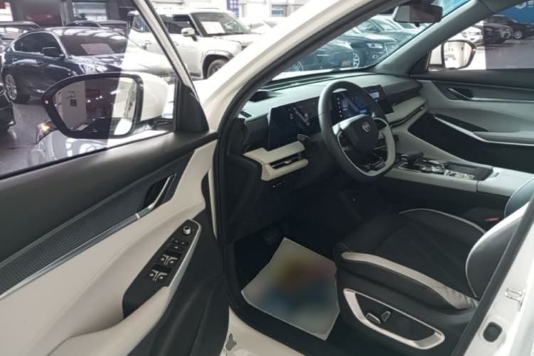 Used CHANGAN CS75 PLUS 2023 3rd Generation 1.5T Automatic Pilot Model Driver Seat
