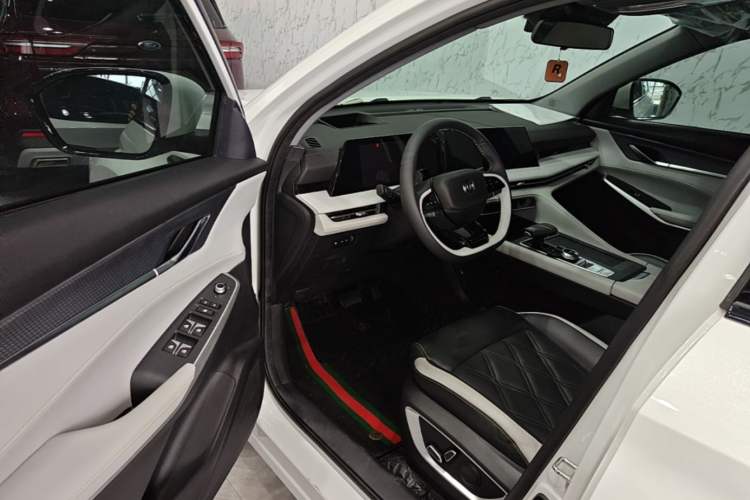 Used CHANGAN CS75 PLUS 2023 3rd Generation 1.5T Automatic Pilot Model Driver Seat