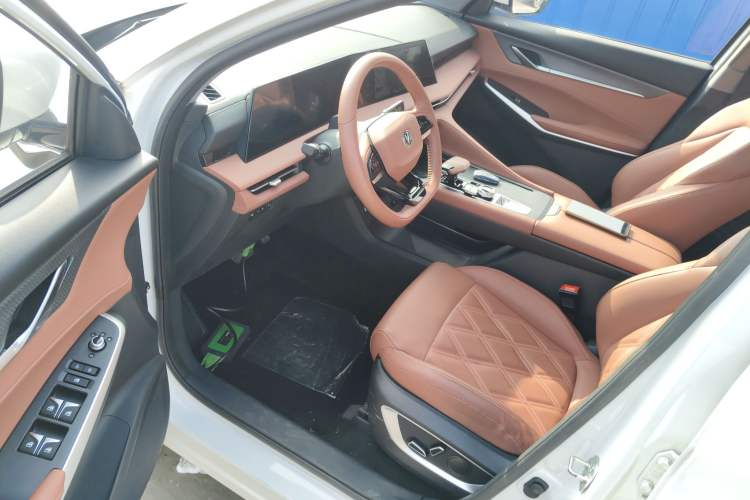 Used CHANGAN CS75 PLUS 2023 3rd Generation 1.5T Automatic Pilot Model Driver Seat