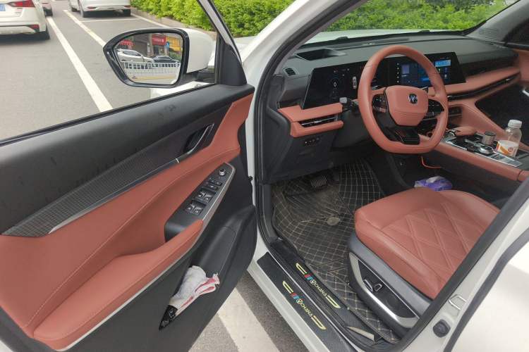 Used CHANGAN CS75 PLUS 2023 3rd Generation 1.5T Automatic Pilot Model Driver Seat