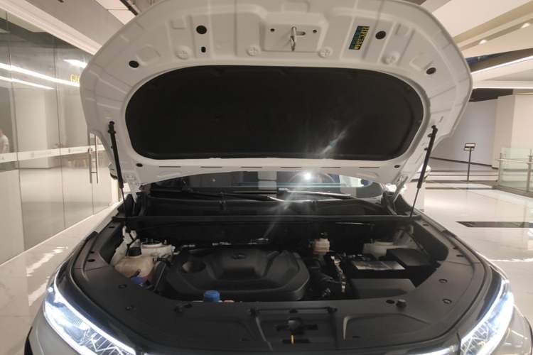 Used CHANGAN CS75 PLUS 2023 3rd Generation 1.5T Automatic Pilot Model Engine Bay