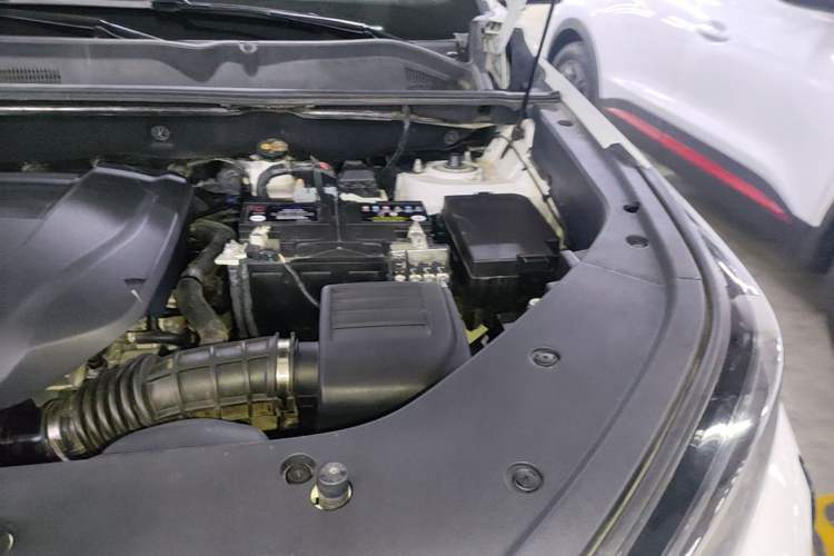 Used CHANGAN CS75 PLUS 2023 3rd Generation 2.0T Automatic Prestige Version Engine Bay Left