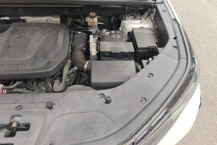 Used CHANGAN CS75 PLUS 2023 3rd Generation 1.5T Automatic Pilot Model Engine Bay Left