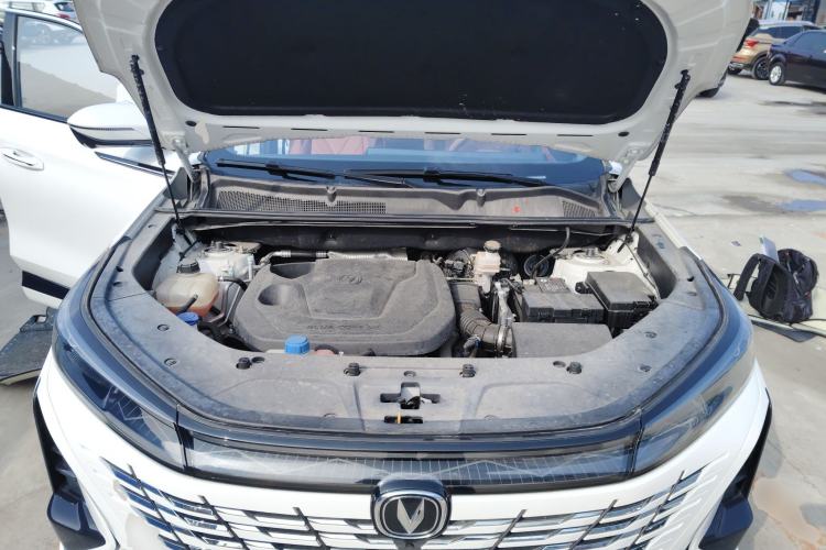 Used CHANGAN CS75 PLUS 2023 3rd Generation 1.5T Automatic Pilot Model Engine Bay