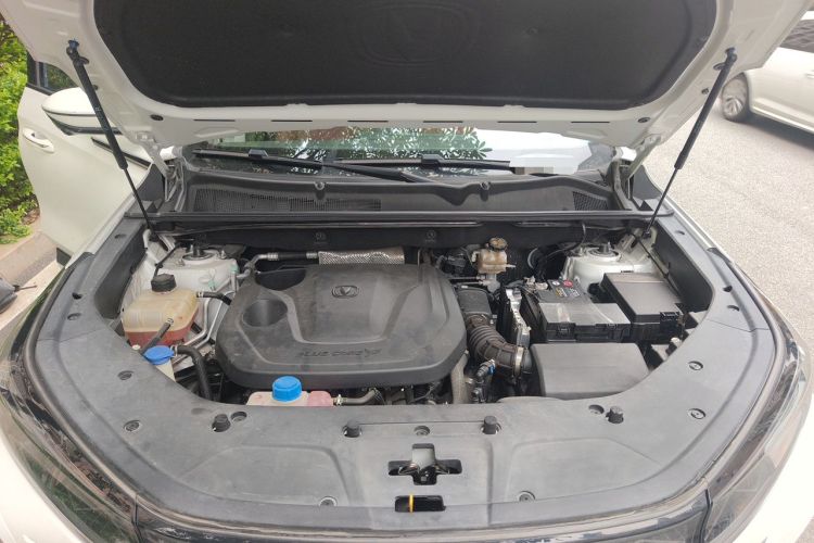 Used CHANGAN CS75 PLUS 2023 3rd Generation 1.5T Automatic Pilot Model Engine Bay