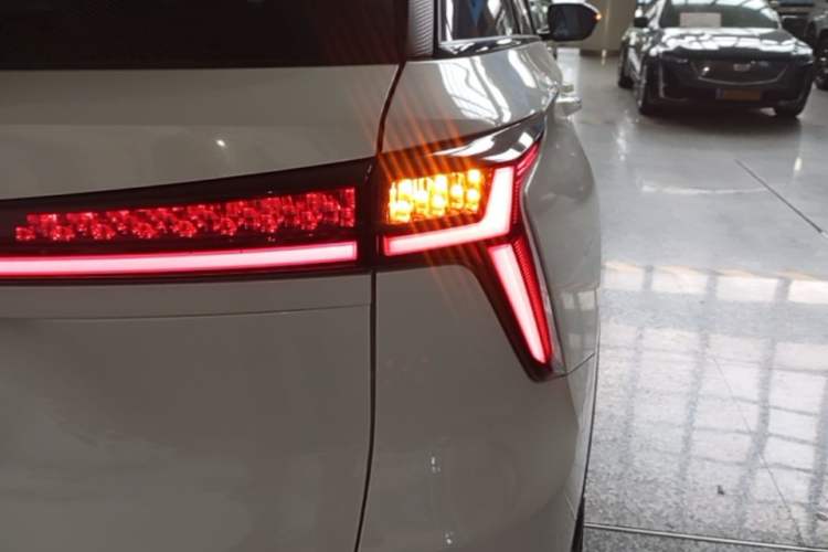 Used CHANGAN CS75 PLUS 2023 3rd Generation 1.5T Automatic Pilot Model Exterior 3