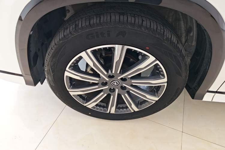 Used CHANGAN CS75 PLUS 2023 3rd Generation 1.5T Automatic Prestige Model Exterior 4