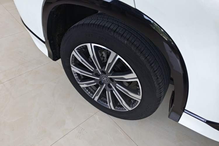 Used CHANGAN CS75 PLUS 2023 3rd Generation 1.5T Automatic Prestige Model Exterior 5