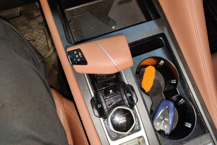 Used CHANGAN CS75 PLUS 2023 3rd Generation 1.5T Automatic Prestige Model Gear Lever