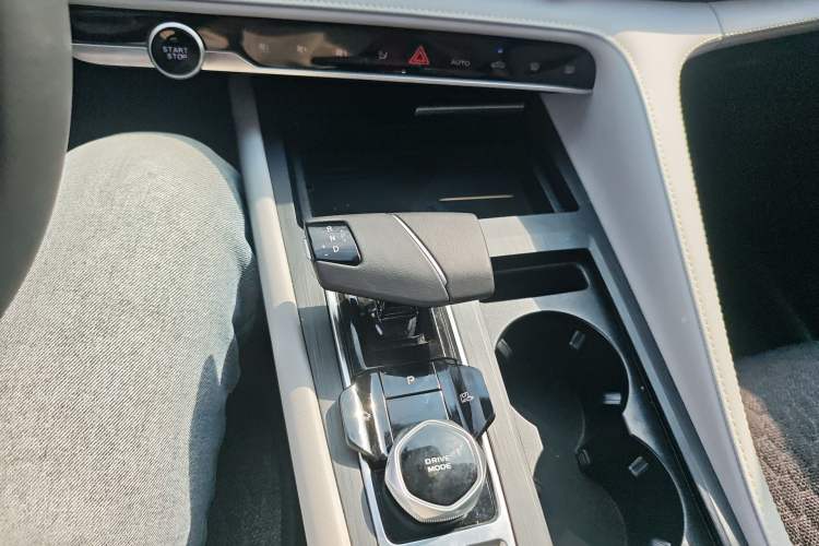 Used CHANGAN CS75 PLUS 2023 3rd Generation 1.5T Automatic Prestige Model Gear Lever