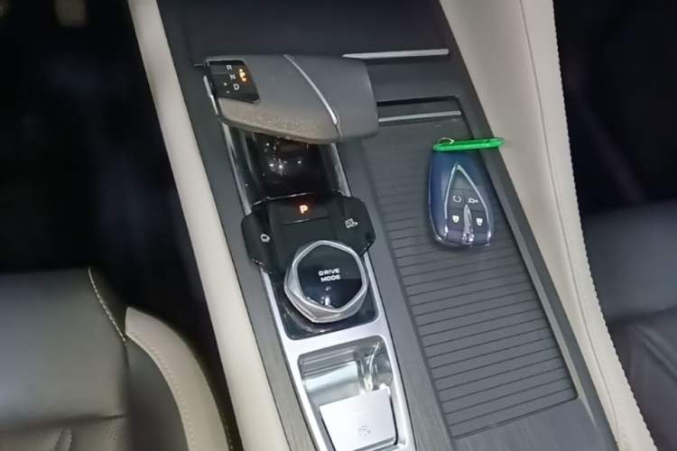 Used CHANGAN CS75 PLUS 2023 3rd Generation 1.5T Automatic Prestige Model Gear Lever