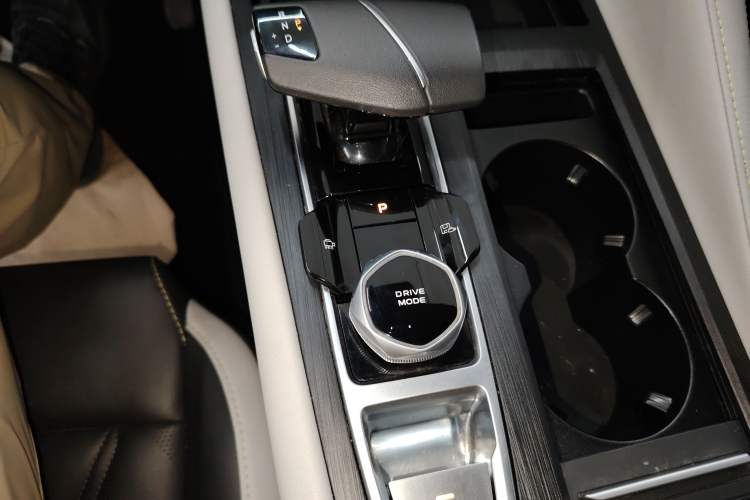 Used CHANGAN CS75 PLUS 2023 3rd Generation 1.5T Automatic Prestige Model Gear Lever