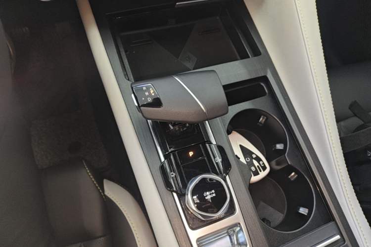 Used CHANGAN CS75 PLUS 2023 3rd Generation 1.5T Automatic Prestige Model Gear Lever