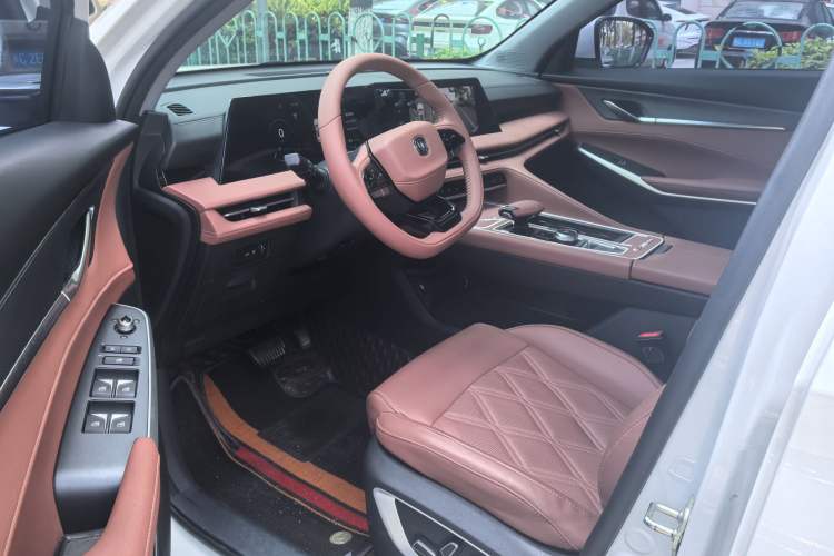 Used CHANGAN CS75 PLUS 2023 3rd Generation 1.5T Automatic Prestige Model Interior 1