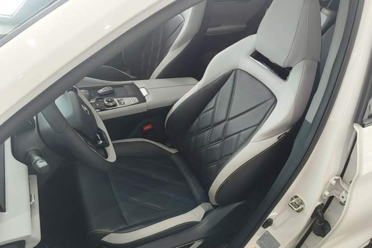 Used CHANGAN CS75 PLUS 2023 3rd Generation 1.5T Automatic Pilot Model Left Front Seat