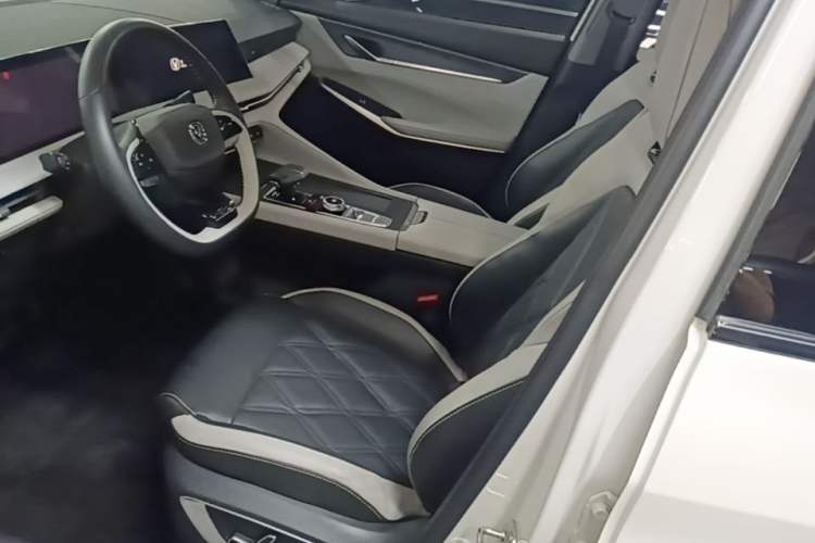 Used CHANGAN CS75 PLUS 2023 3rd Generation 1.5T Automatic Prestige Model Left Front Seat