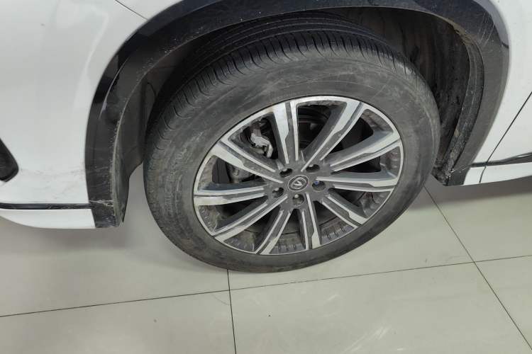 Used CHANGAN CS75 PLUS 2023 3rd Generation 1.5T Automatic Prestige Model Left Front Wheel Hub
