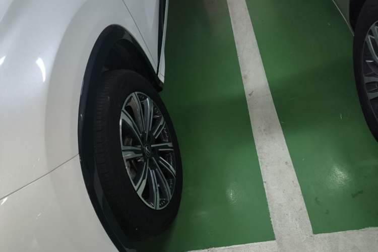 Used CHANGAN CS75 PLUS 2023 3rd Generation 1.5T Automatic Prestige Model Left Front Wheel Hub