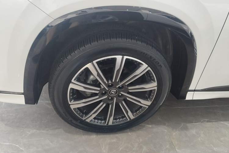 Used CHANGAN CS75 PLUS 2023 3rd Generation 1.5T Automatic Pilot Model Left Front Wheel Hub