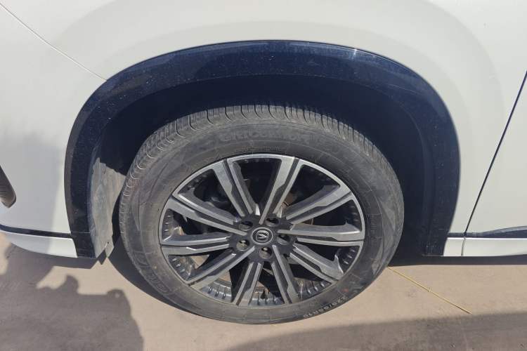 Used CHANGAN CS75 PLUS 2023 3rd Generation 1.5T Automatic Prestige Model Left Front Wheel Hub