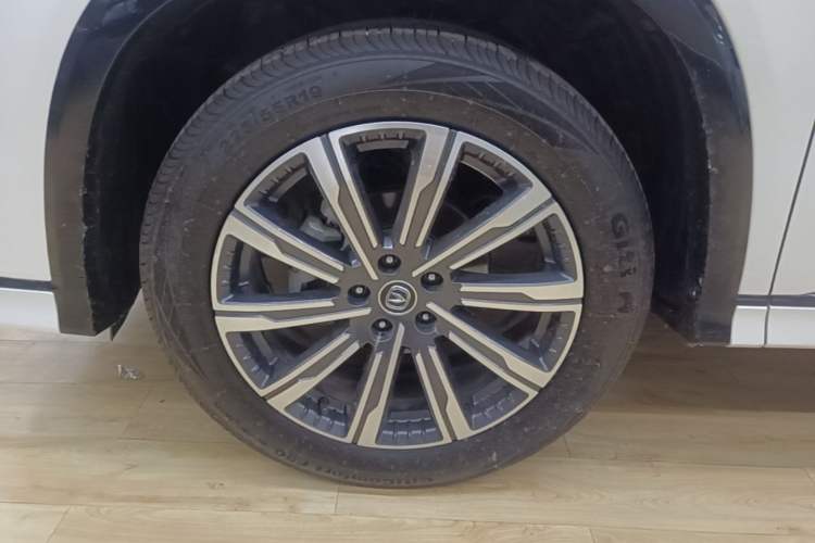 Used CHANGAN CS75 PLUS 2023 3rd Generation 1.5T Automatic Prestige Model Left Front Wheel Hub
