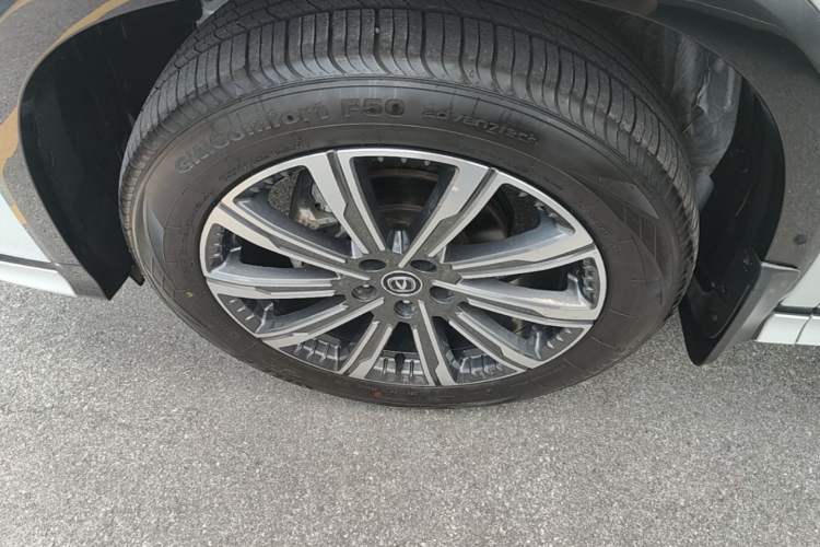 Used CHANGAN CS75 PLUS 2023 3rd Generation 1.5T Automatic Prestige Model Left Front Wheel Hub