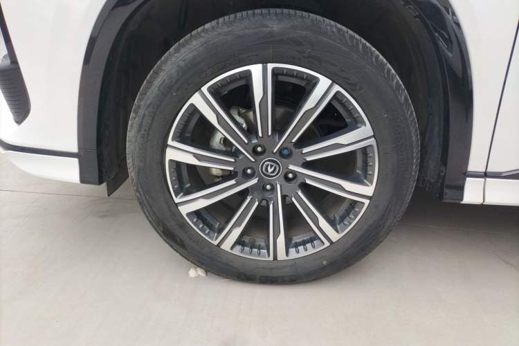 Used CHANGAN CS75 PLUS 2023 3rd Generation 1.5T Automatic Prestige Model Left Front Wheel Hub
