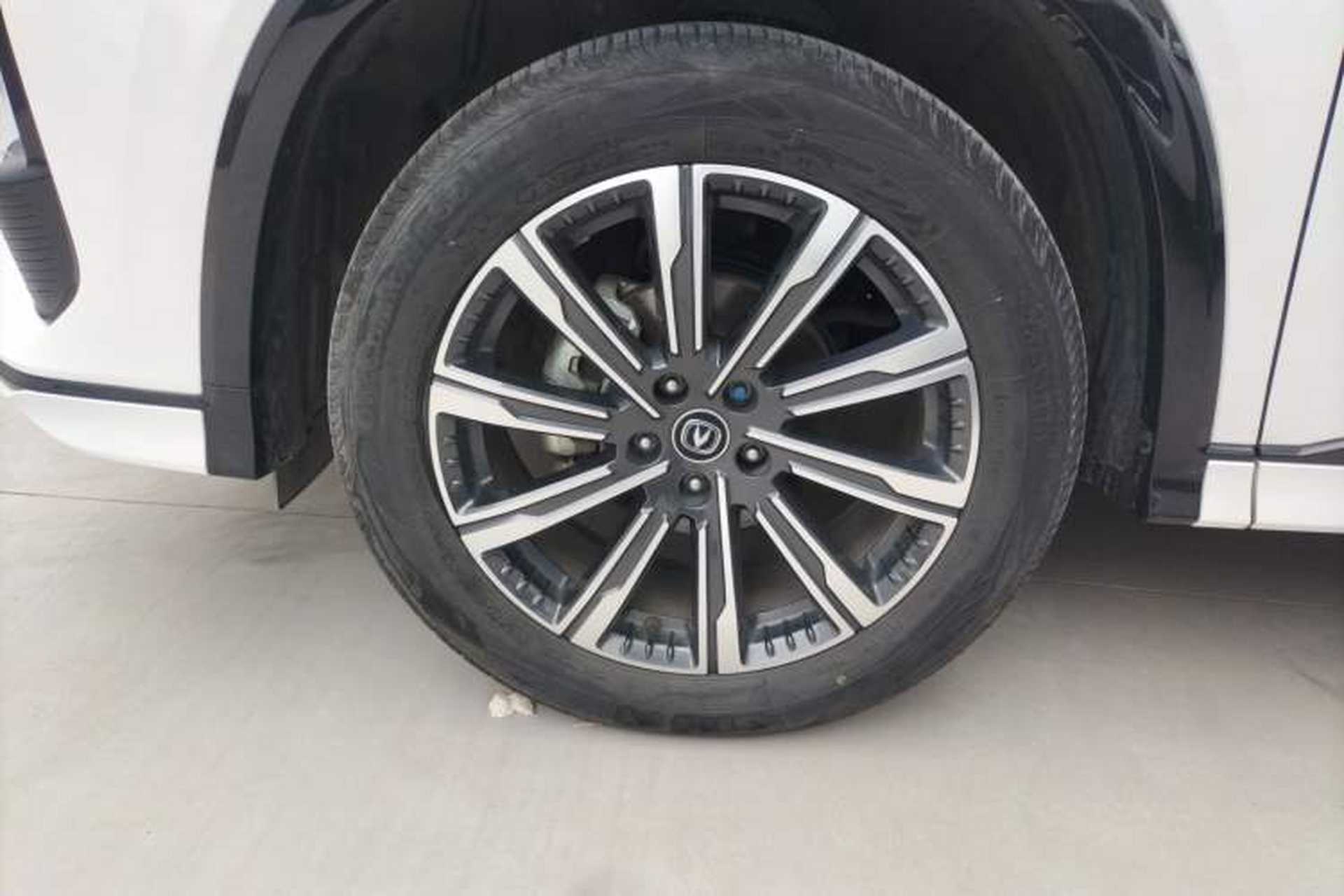 Used CHANGAN CS75 PLUS 2023 3rd Generation 1.5T Automatic Prestige Model Left Front Wheel Hub