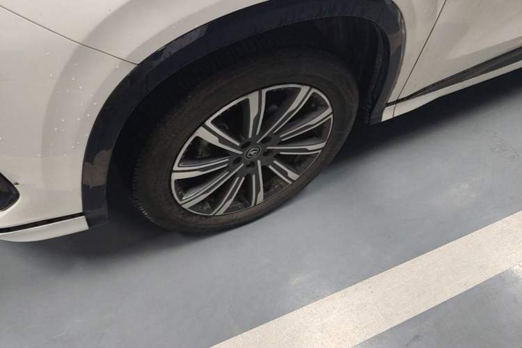 Used CHANGAN CS75 PLUS 2023 3rd Generation 1.5T Automatic Prestige Model Left Front Wheel Hub