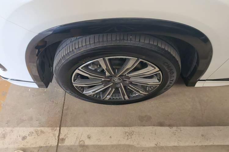 Used CHANGAN CS75 PLUS 2023 3rd Generation 2.0T Automatic Prestige Version Left Front Wheel Hub