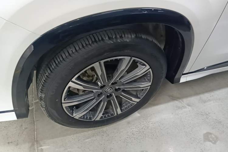 Used CHANGAN CS75 PLUS 2023 3rd Generation 1.5T Automatic Prestige Model Left Front Wheel Hub