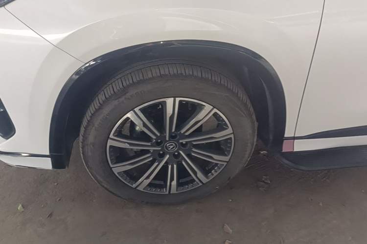 Used CHANGAN CS75 PLUS 2023 3rd Generation 1.5T Automatic Prestige Model Left Front Wheel Hub