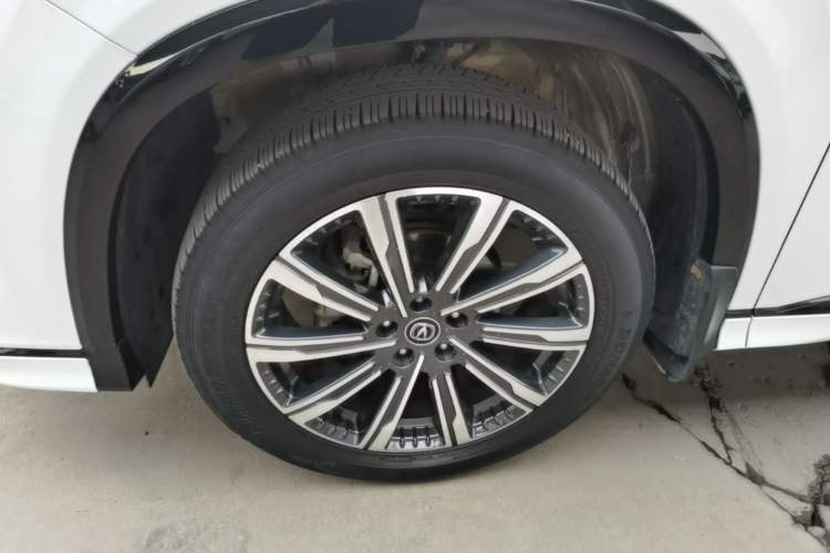 Used CHANGAN CS75 PLUS 2023 3rd Generation 1.5T Automatic Prestige Model Left Front Wheel Hub