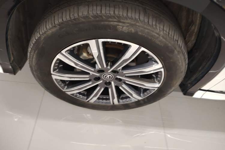 Used CHANGAN CS75 PLUS 2023 3rd Generation 1.5T Automatic Prestige Model Left Front Wheel Hub