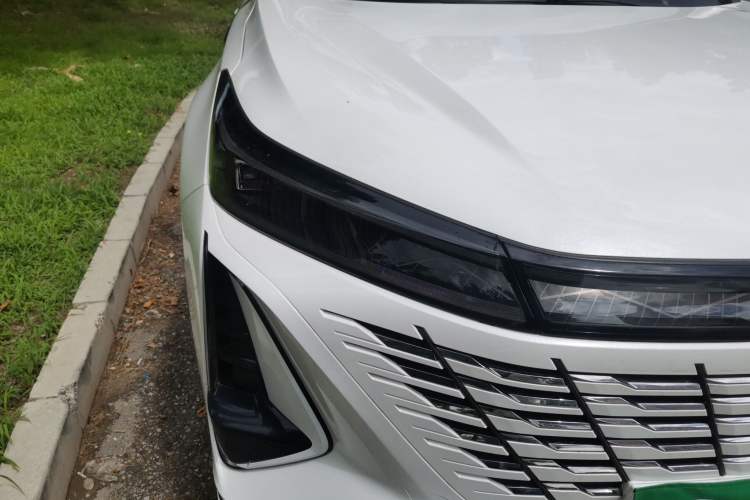 Used CHANGAN CS75 PLUS 2023 3rd Generation 1.5T Automatic Prestige Model Right Front Headlight