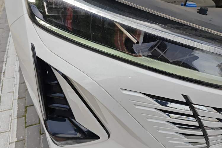 Used CHANGAN CS75 PLUS 2023 3rd Generation 1.5T Automatic Prestige Model Right Front Headlight