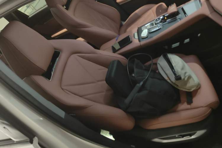 Used CHANGAN CS75 PLUS 2023 3rd Generation 1.5T Automatic Pilot Model Right Front Seat