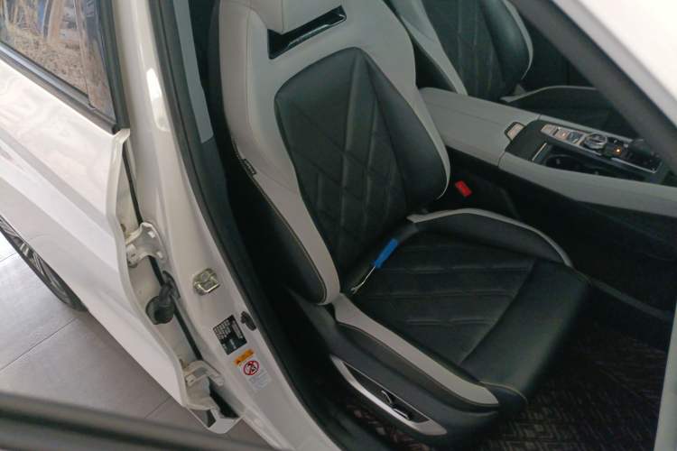 Used CHANGAN CS75 PLUS 2023 3rd Generation 2.0T Automatic Prestige Version Right Front Seat
