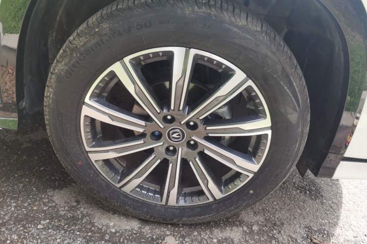 Used CHANGAN CS75 PLUS 2023 3rd Generation 1.5T Automatic Prestige Model Right Front Wheel Hub