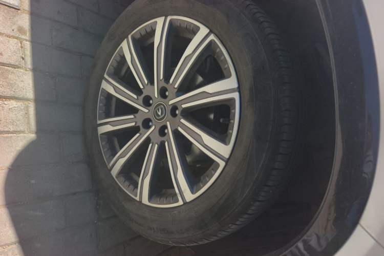 Used CHANGAN CS75 PLUS 2023 3rd Generation 1.5T Automatic Prestige Model Right Front Wheel Hub