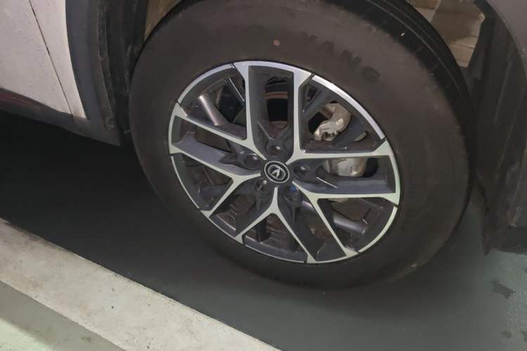 Used CHANGAN CS75 PLUS 2023 2nd Generation 1.5T Automatic Elite Version Right Front Wheel Hub