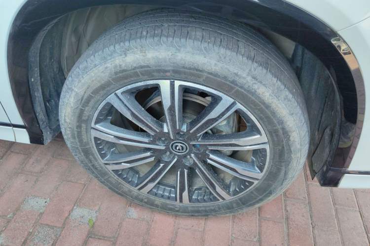 Used CHANGAN CS75 PLUS 2023 3rd Generation 1.5T Automatic Prestige Model Right Front Wheel Hub