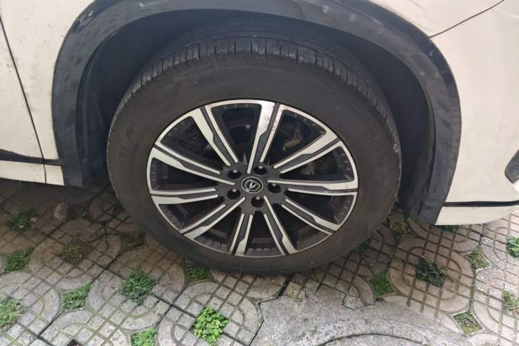 Used CHANGAN CS75 PLUS 2023 3rd Generation 1.5T Automatic Prestige Model Right Front Wheel Hub