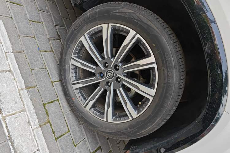 Used CHANGAN CS75 PLUS 2023 3rd Generation 1.5T Automatic Prestige Model Right Front Wheel Hub