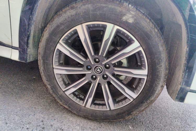 Used CHANGAN CS75 PLUS 2023 3rd Generation 1.5T Automatic Prestige Model Right Front Wheel Hub