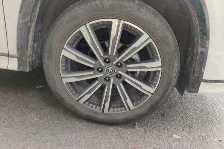 Used CHANGAN CS75 PLUS 2023 3rd Generation 1.5T Automatic Pilot Model Right Front Wheel Hub